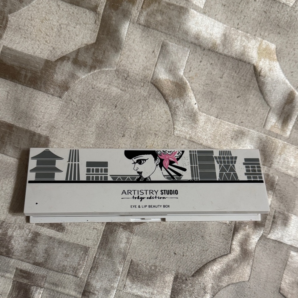 Tokyo Edition Eye & Lip Beauty Box - Black and Pink